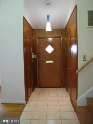 1602 Dilston Road Silver Spring, MD 20903 - Photo 2 of 16 Entrance / Foyer