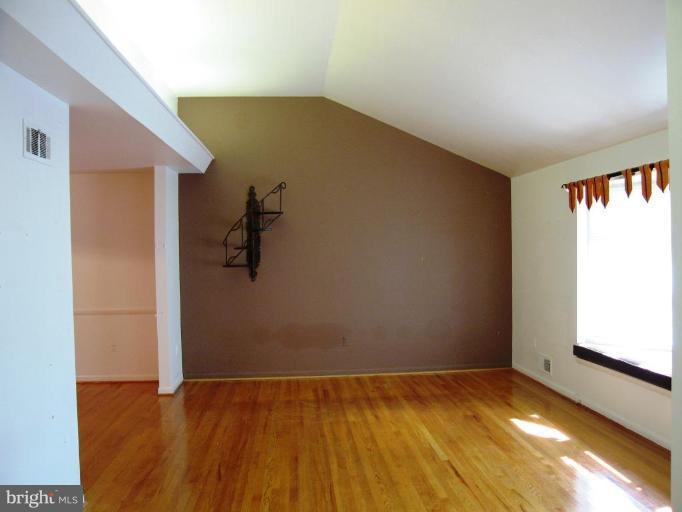 1602 Dilston Road Silver Spring, MD 20903 - Photo 3 of 16 Living Room