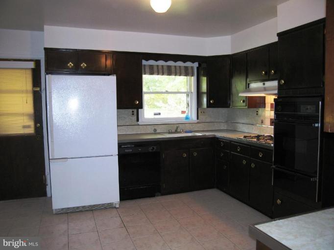 1602 Dilston Road Silver Spring, MD 20903 - Photo 5 of 16 Kitchen