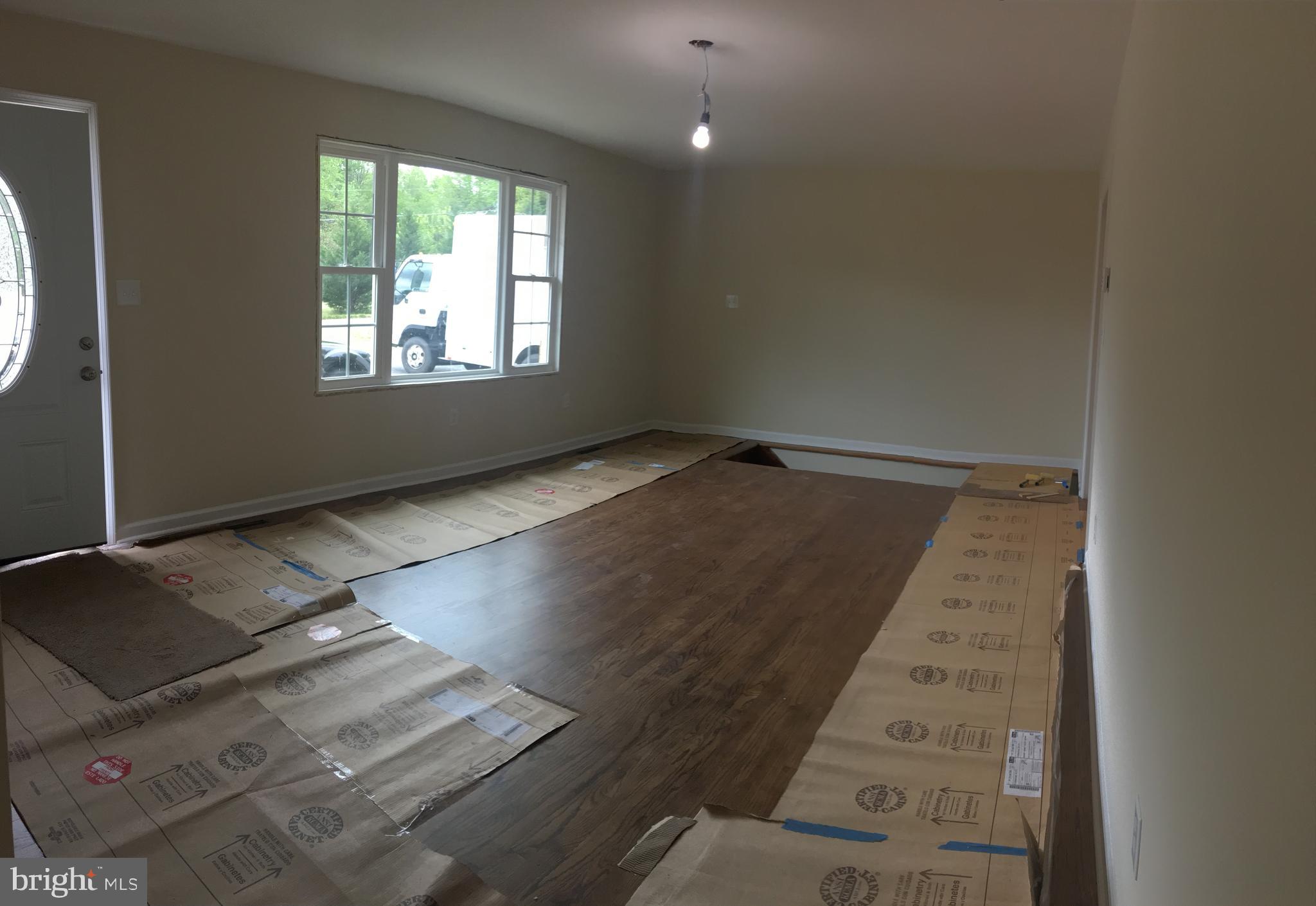 34 Richards Ferry Road Fredericksburg, VA 22406 - Photo 2 of 14 Formal Living Rm w/Hardwood Flooring!