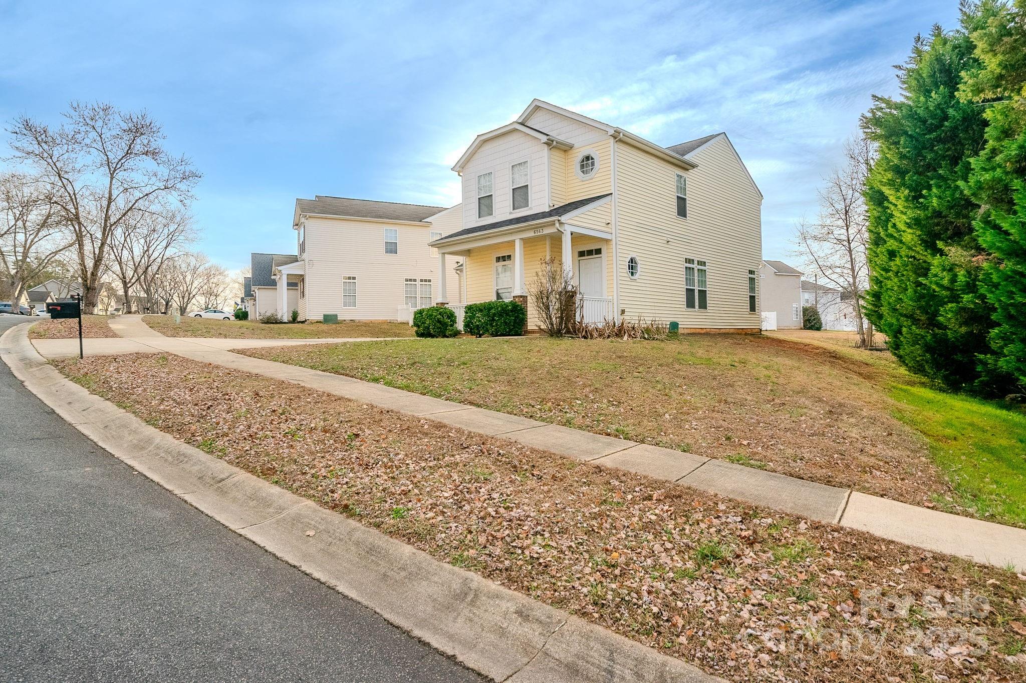 6143 Raisin Tree Lane Charlotte, NC 28215 - Photo 3 of 37