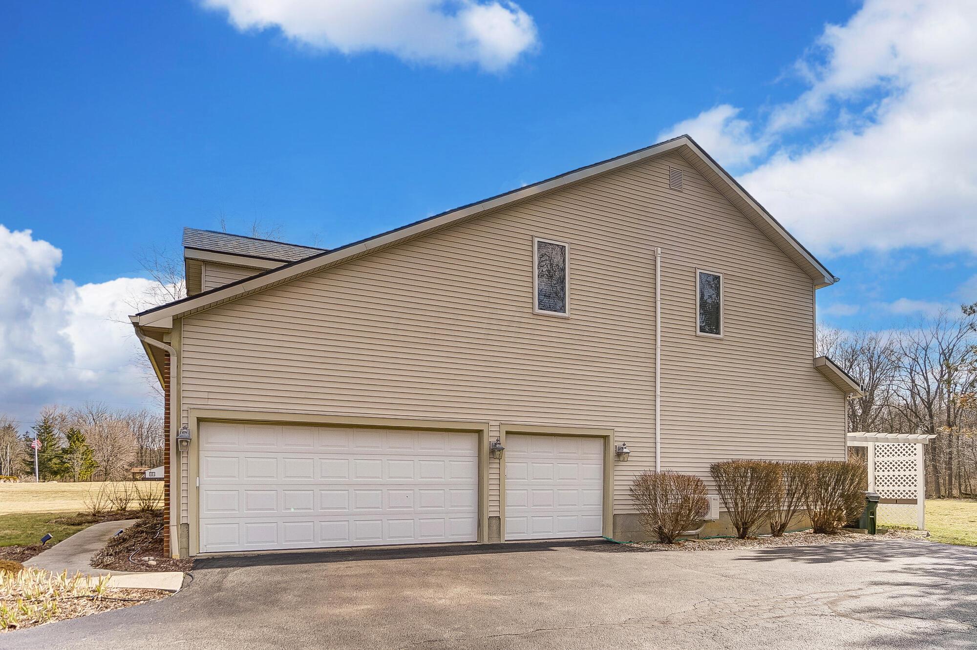 564 Kingsbury Road Delaware, OH 43015 - Photo 53 of 76 3 car garage