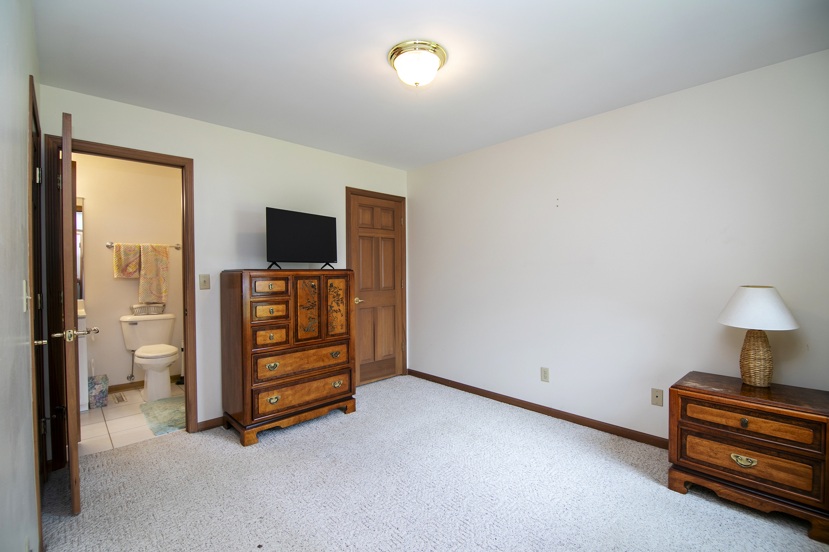 548 Olde Oak Drive, Unit 548 Bourbonnais, IL 60914 - Photo 15 of 26 a view of room with furniture and a window