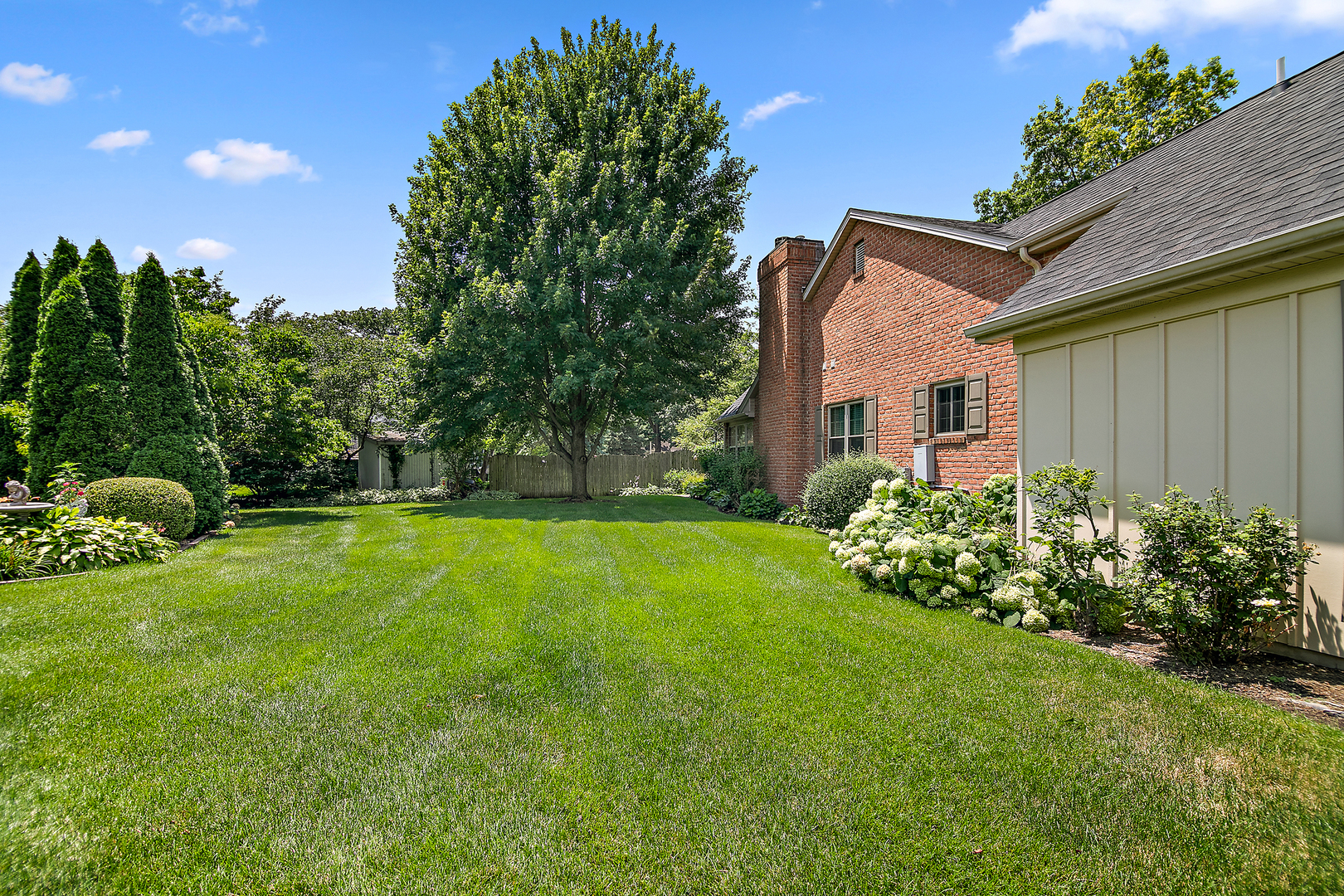 548 Olde Oak Drive, Unit 548 Bourbonnais, IL 60914 - Photo 26 of 26 a view of a backyard with plants and large trees