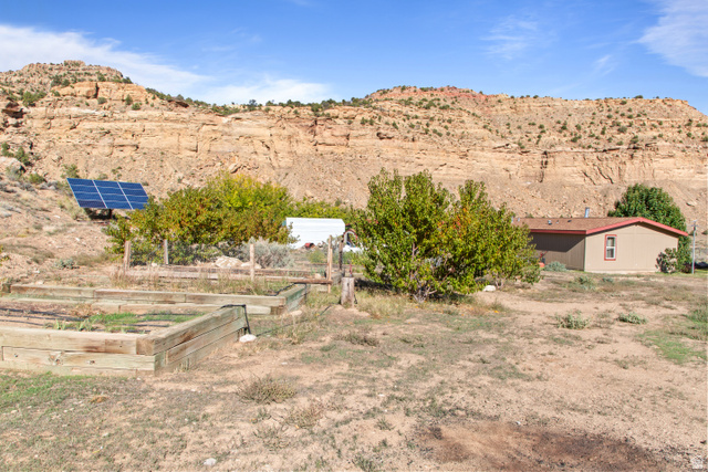 3135 North Thompson Cyn Road Green River, UT 84525 - Photo 16 of 41 View of mountain backdrop featuring rural landscape