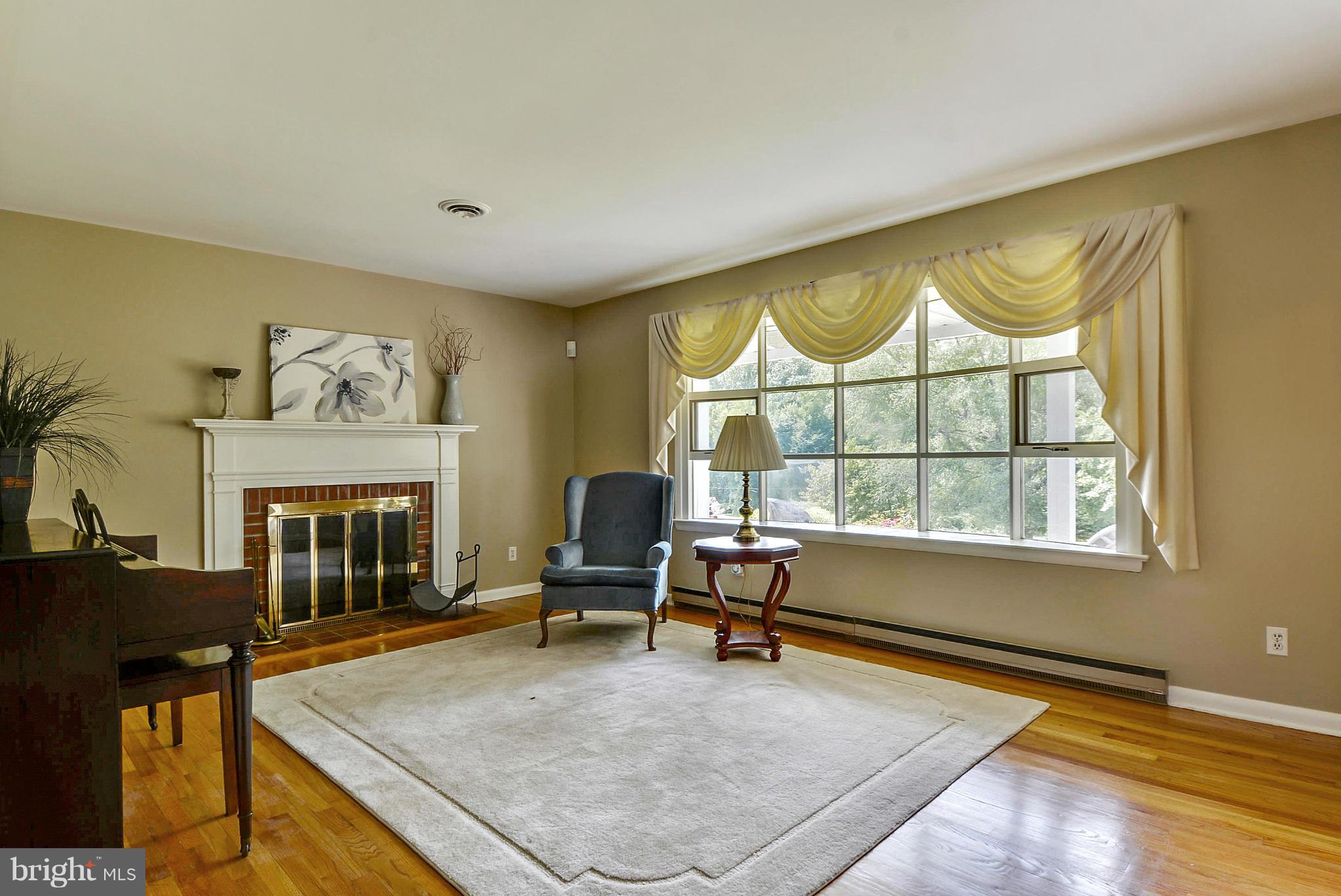 146 Old Solomons Island Road Lothian, MD 20711 - Photo 6 of 30 Living Room