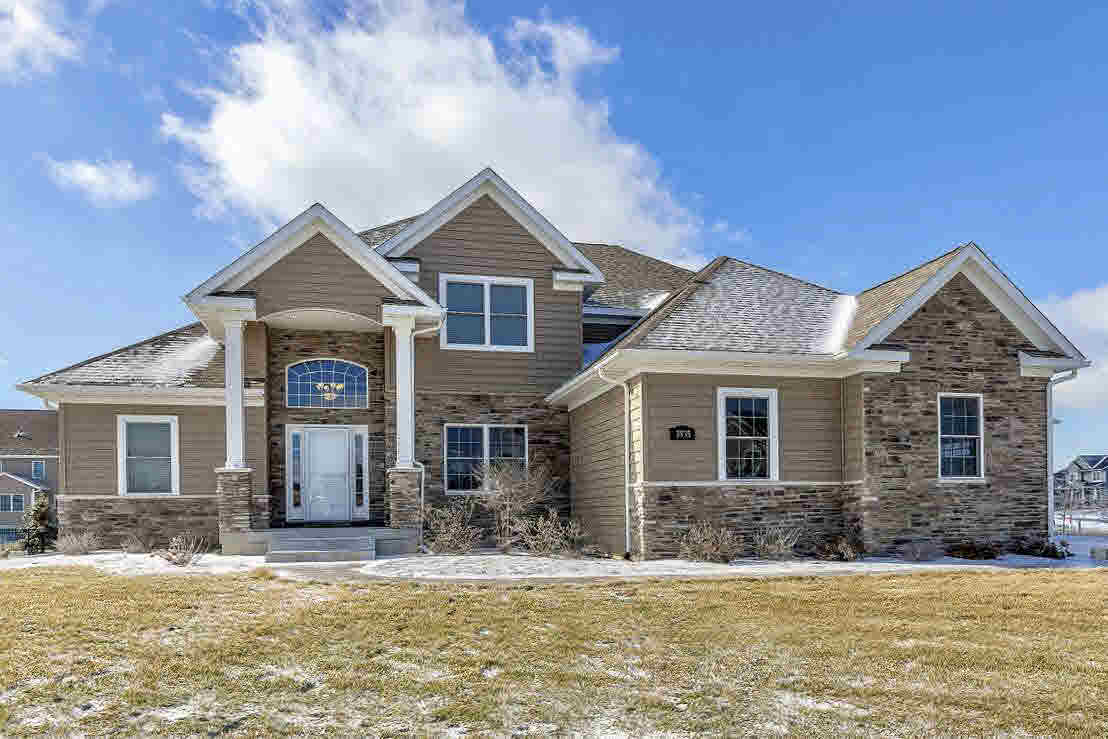3935 Thomas Pointe Road Davenport, IA 52807 - Photo 1 of 24 Gallery Image 1
