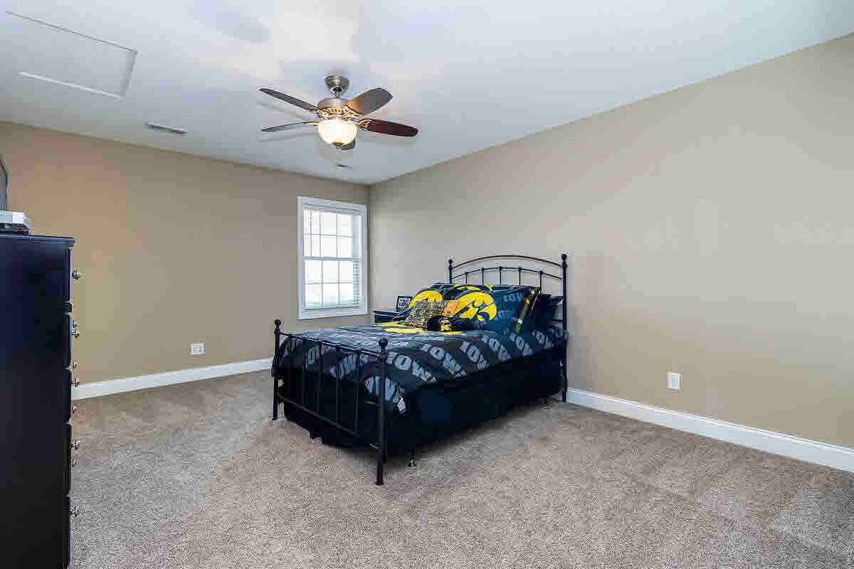3935 Thomas Pointe Road Davenport, IA 52807 - Photo 14 of 24 Gallery Image 14