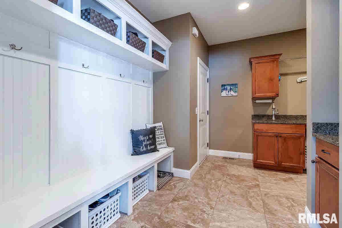 3935 Thomas Pointe Road Davenport, IA 52807 - Photo 16 of 24 Gallery Image 16