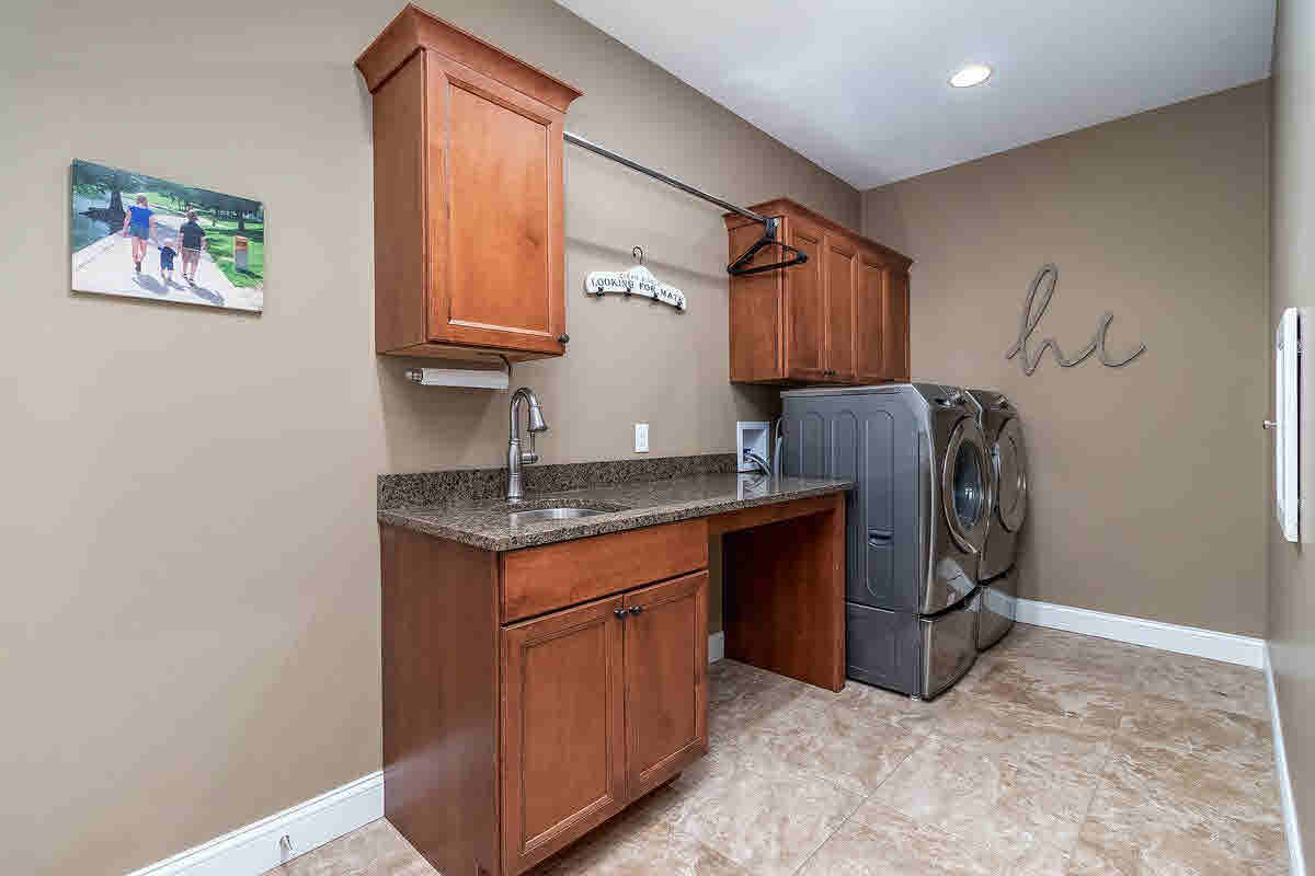 3935 Thomas Pointe Road Davenport, IA 52807 - Photo 17 of 24 Gallery Image 17