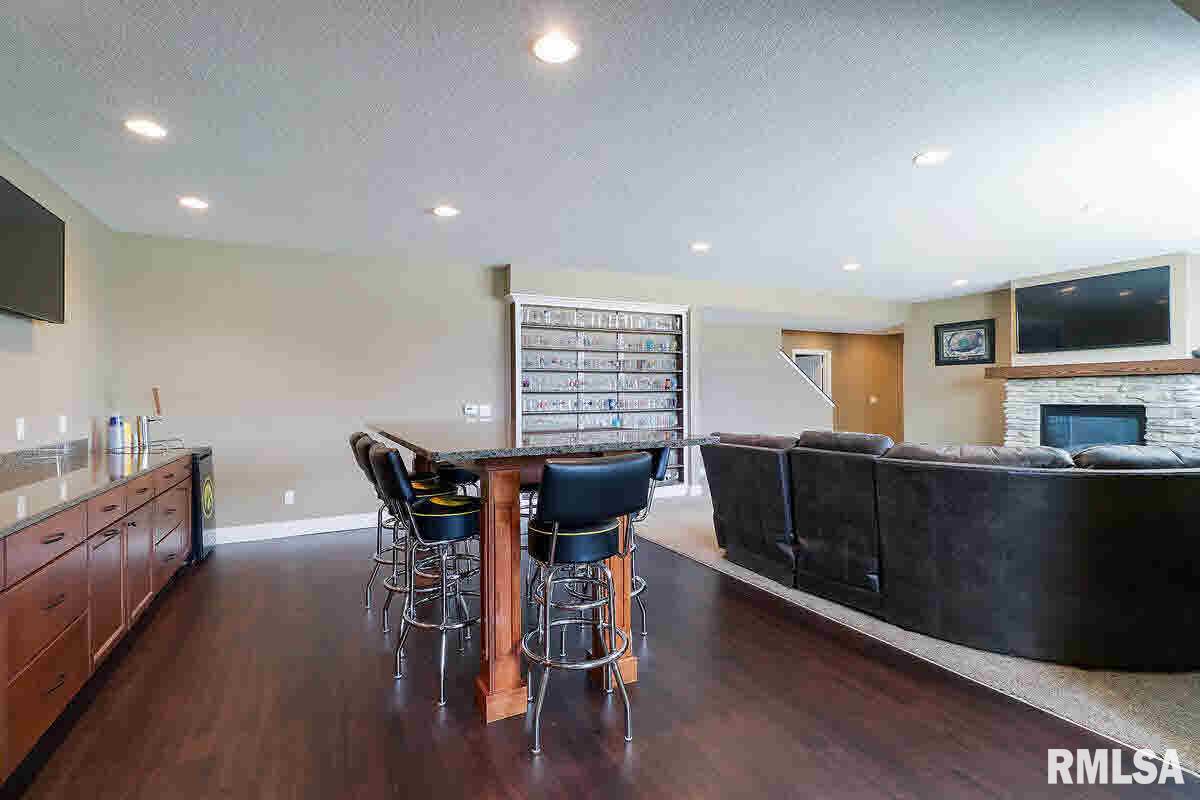 3935 Thomas Pointe Road Davenport, IA 52807 - Photo 19 of 24 Gallery Image 19