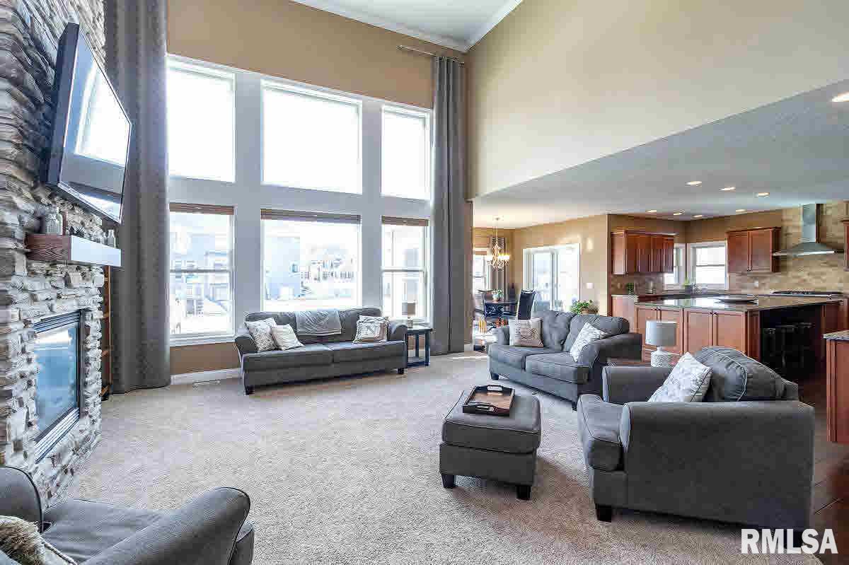 3935 Thomas Pointe Road Davenport, IA 52807 - Photo 2 of 24 Gallery Image 2