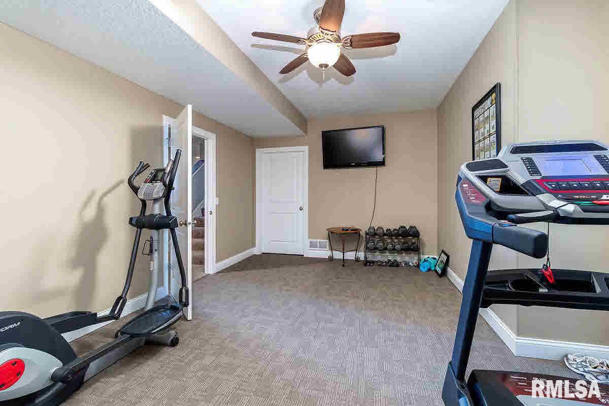 3935 Thomas Pointe Road Davenport, IA 52807 - Photo 21 of 24 Gallery Image 21