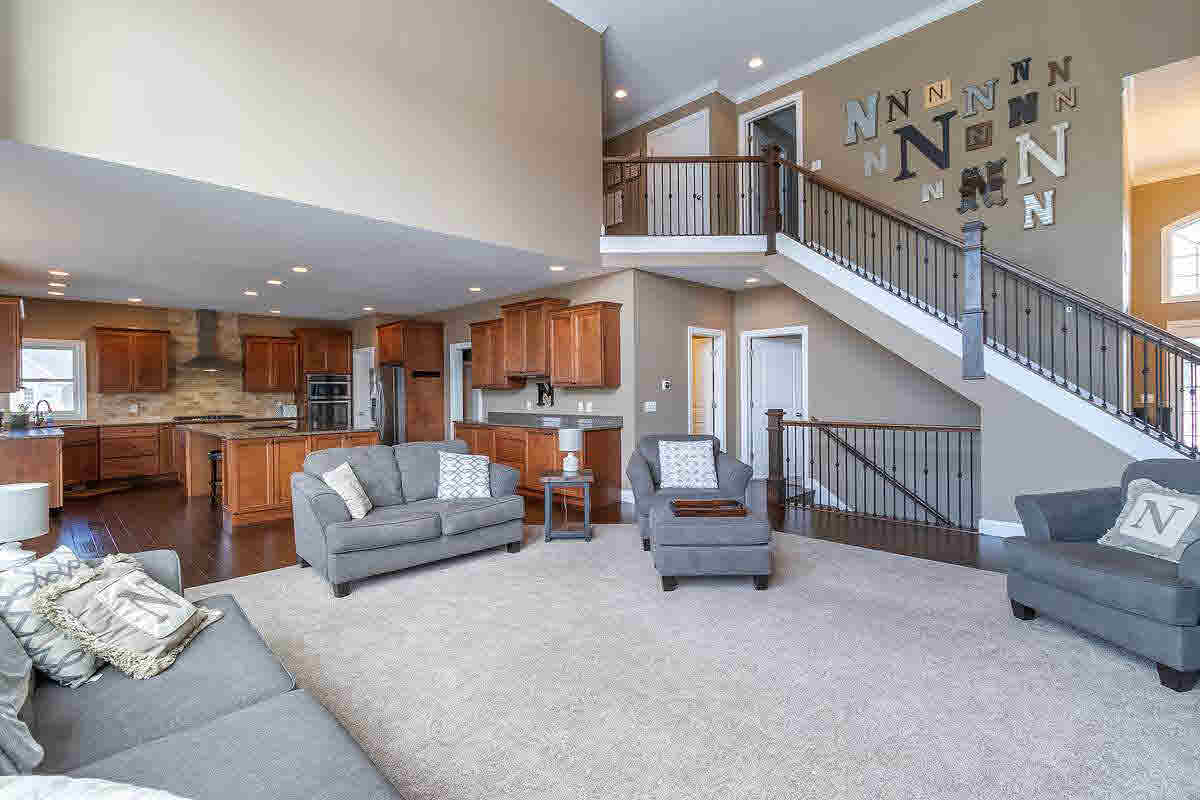 3935 Thomas Pointe Road Davenport, IA 52807 - Photo 4 of 24 Gallery Image 4