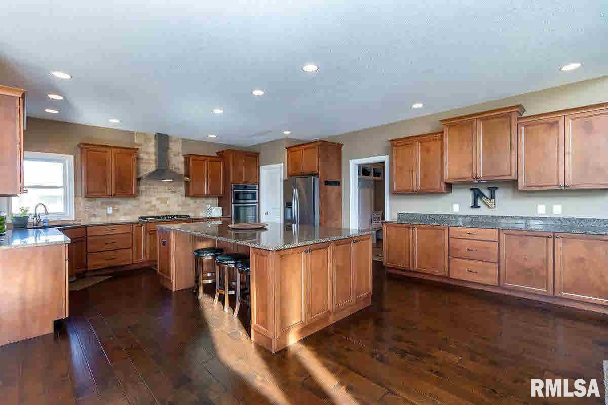 3935 Thomas Pointe Road Davenport, IA 52807 - Photo 5 of 24 Gallery Image 5