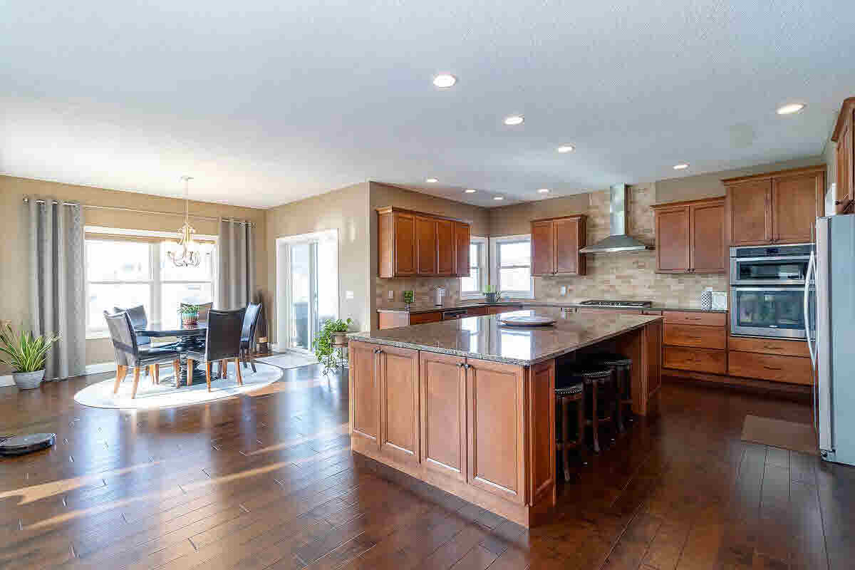 3935 Thomas Pointe Road Davenport, IA 52807 - Photo 6 of 24 Gallery Image 6