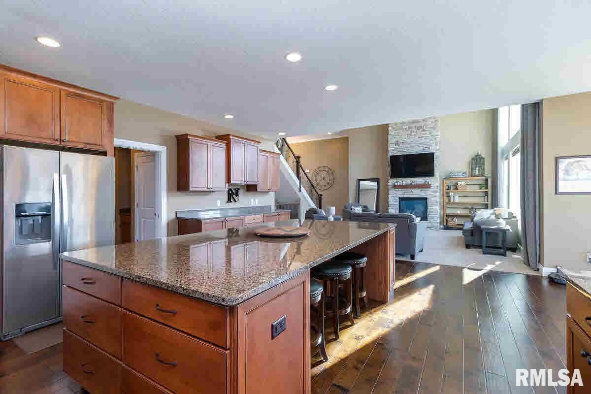 3935 Thomas Pointe Road Davenport, IA 52807 - Photo 7 of 24 Gallery Image 7