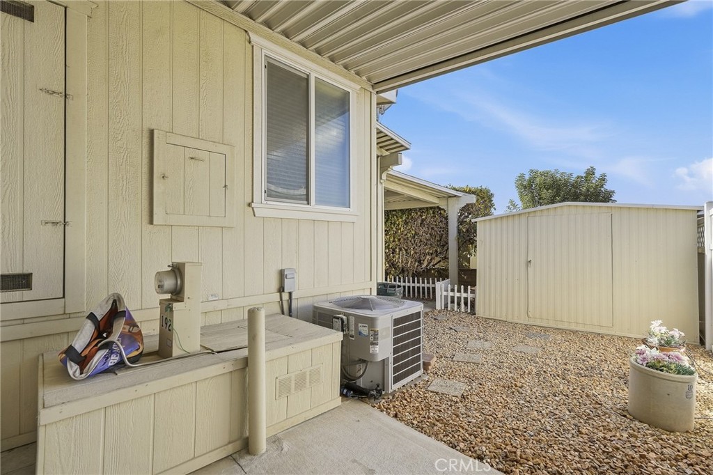10210 Base Line Road, Unit 192 Rancho Cucamonga, CA 91701 - Photo 30 of 50 Side Yard