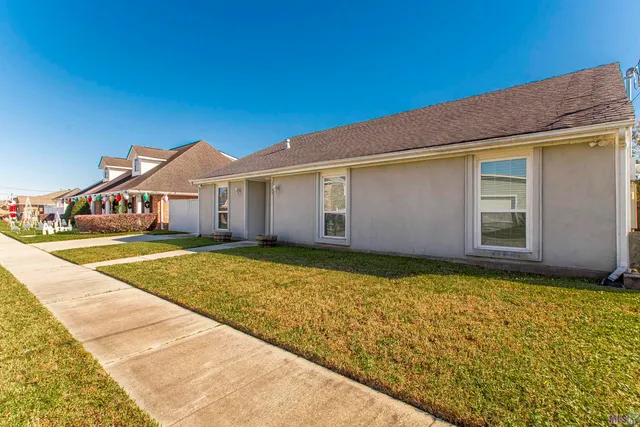 $2,050 | 3105 Legend Street, Meraux, LA 70075