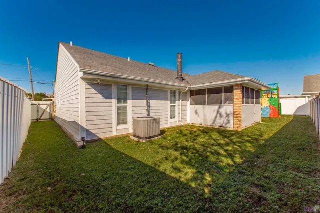 $2,050 | 3105 Legend Street, Meraux, LA 70075