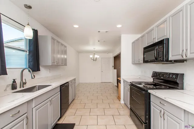 $2,050 | 3105 Legend Street, Meraux, LA 70075