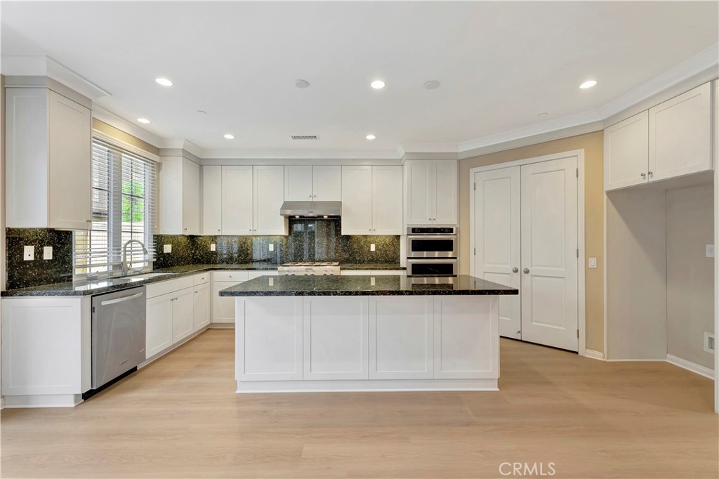 114 Chestnut Grove Irvine, CA 92620 - Photo 12 of 51