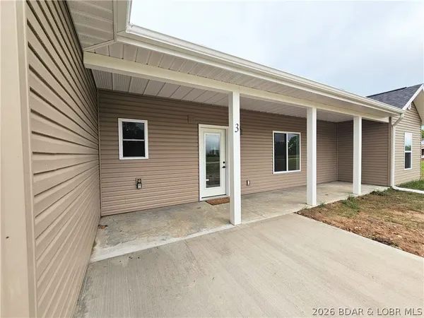 $449,900 | 3 Oak Tree Lane, Eldon, MO 65026