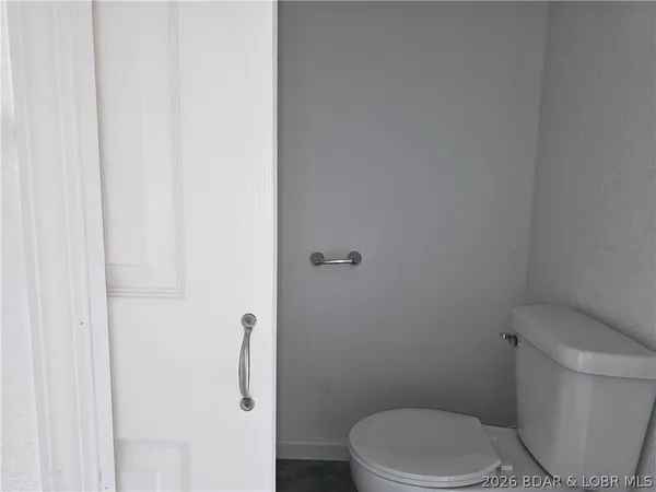 $449,900 | 3 Oak Tree Lane, Eldon, MO 65026