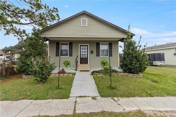 $1,600 | 305 Laroussini Street, Westwego, LA 70094