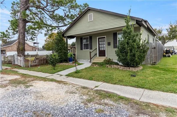 $1,600 | 305 Laroussini Street, Westwego, LA 70094
