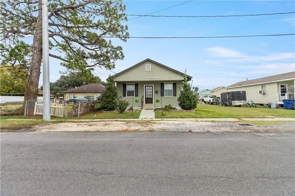 $1,600 | 305 Laroussini Street, Westwego, LA 70094