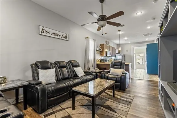 $1,600 | 305 Laroussini Street, Westwego, LA 70094
