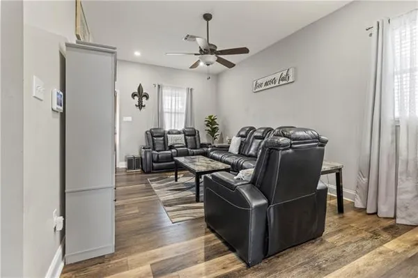 $1,600 | 305 Laroussini Street, Westwego, LA 70094