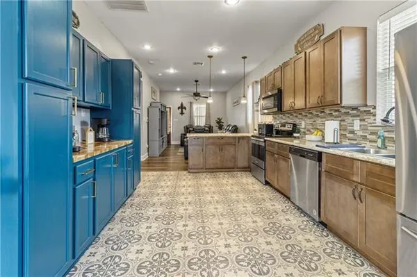 $1,600 | 305 Laroussini Street, Westwego, LA 70094