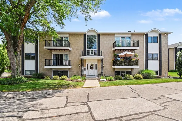 $199,900 | 2759 Leonard Street Northwest, Unit C1, Grand Rapids, MI 49504