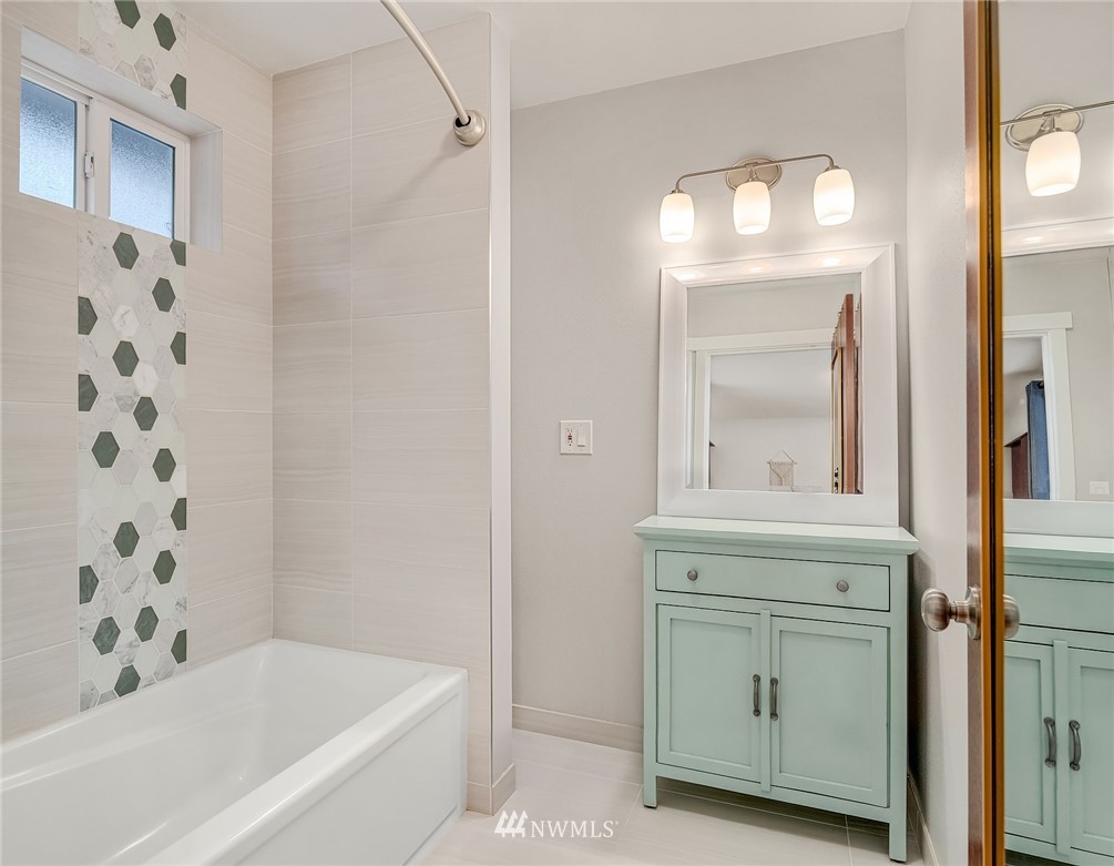20507 West Richmond Road Bothell, WA 98021 - Photo 14 of 18