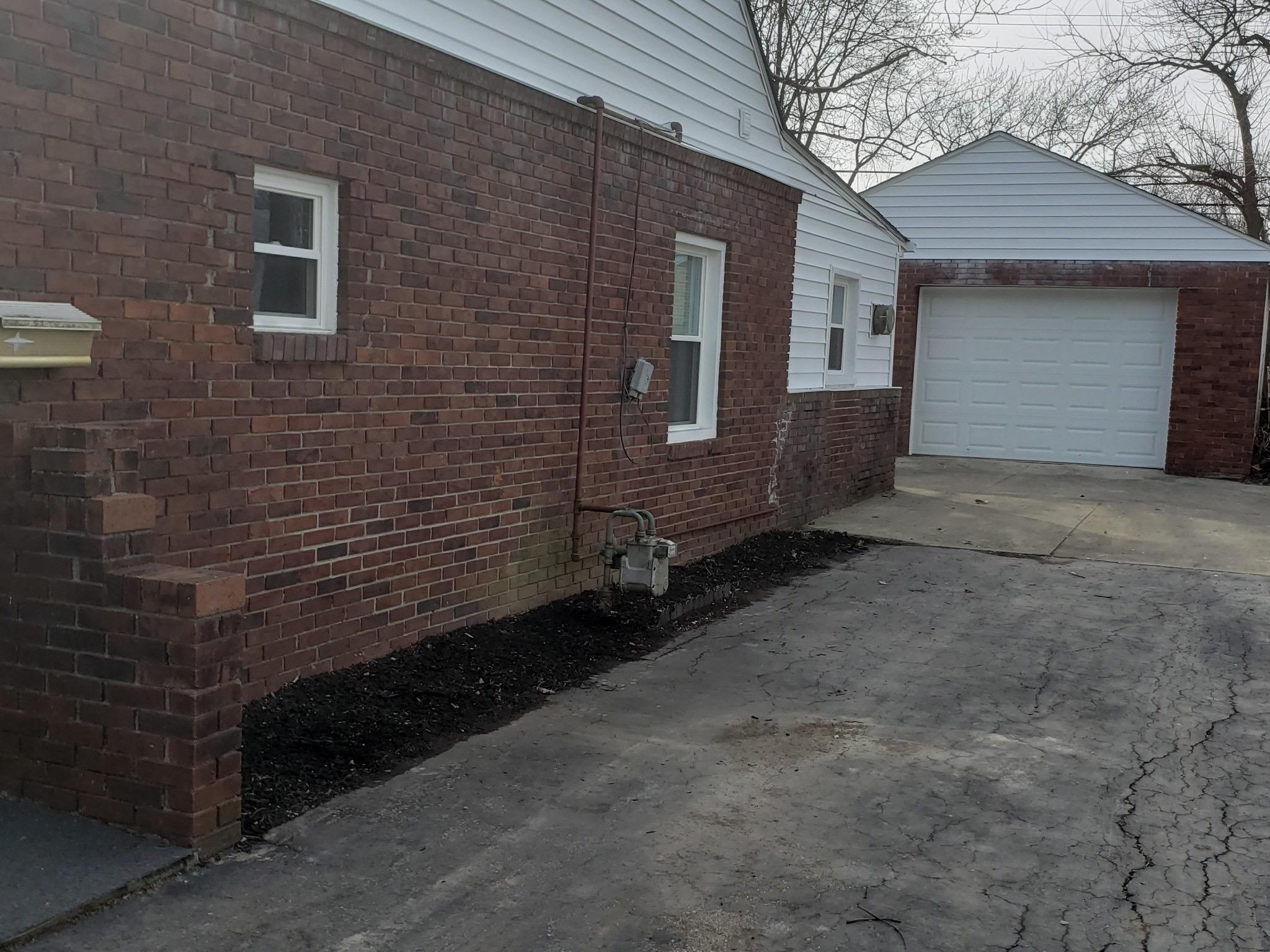 913 Duke Road Columbus, OH 43213 - Photo 2 of 18