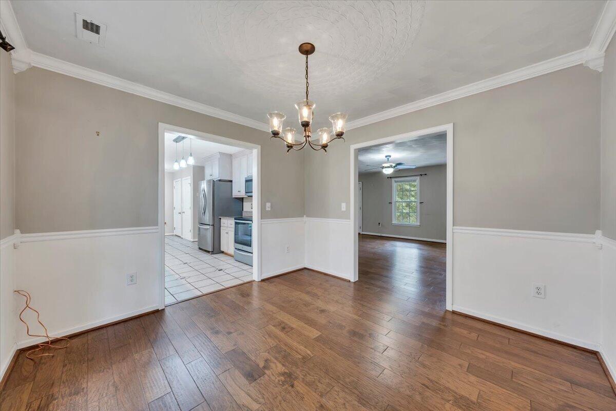 239 Pin Oak Drive Blue Ridge, VA 24064 - Photo 11 of 47 11-MIB02114