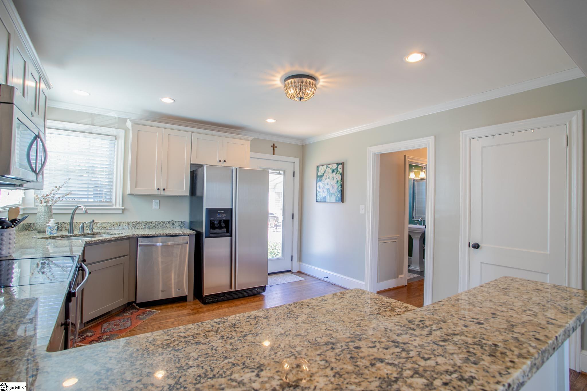 324 Parkins Mill Road Greenville, SC 29607 - Photo 11 of 31