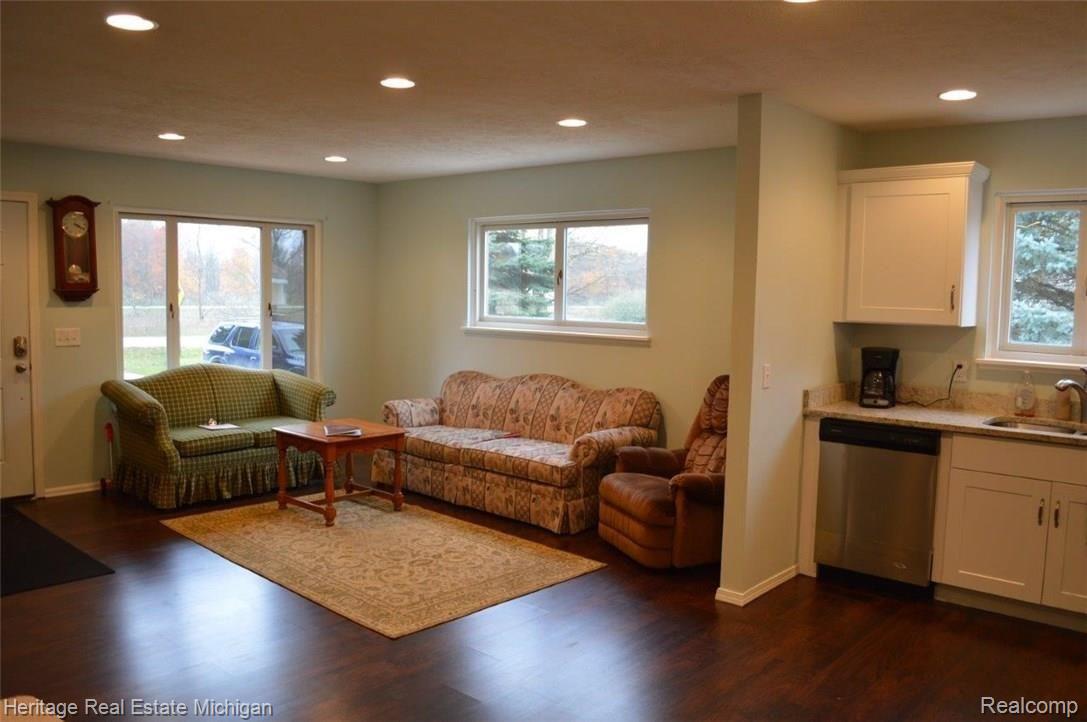 6420 Warner Road Fowlerville, MI 48836 - Photo 8 of 28 79756.jpg