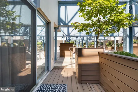 $265,000 | 3 North Christopher Columbus Boulevard, Unit PL236, Philadelphia, PA 19106