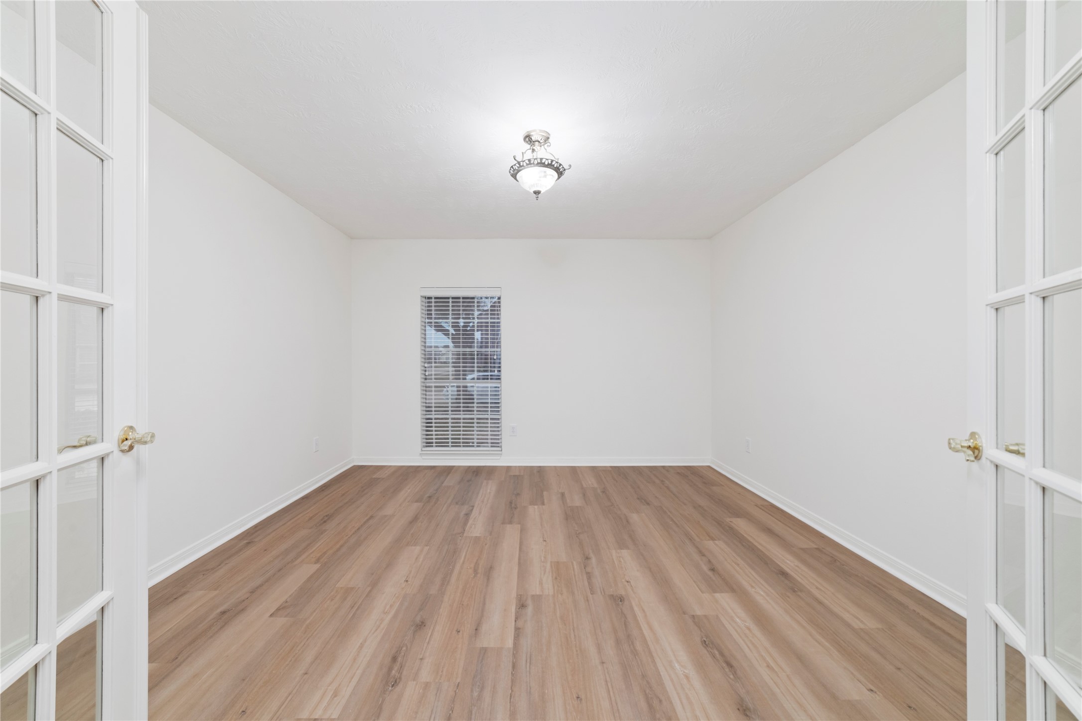 11108 Dawson Road Pearland, TX 77584 - Photo 11 of 43 an empty room with windows