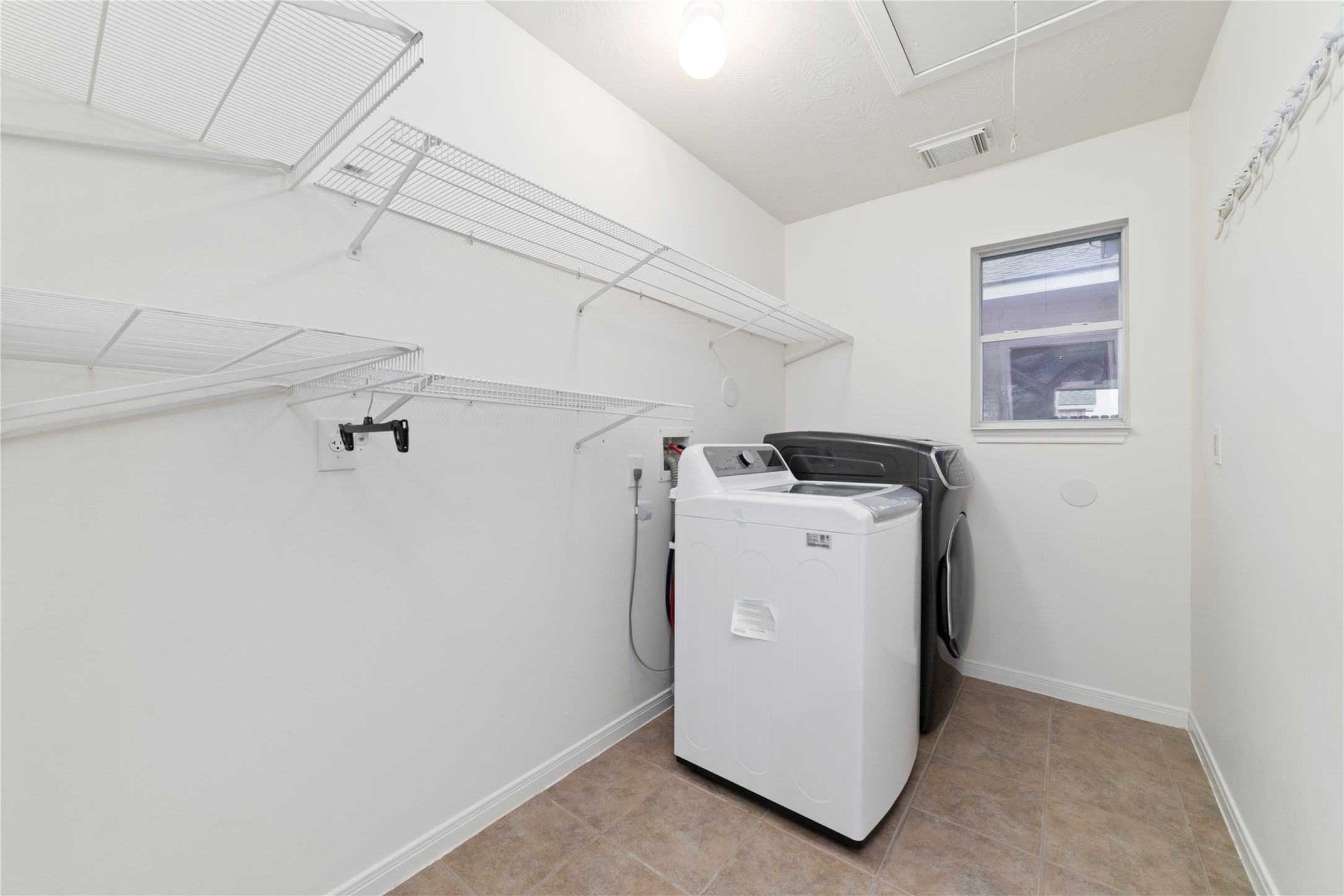 11108 Dawson Road Pearland, TX 77584 - Photo 34 of 43 a utility room with dryer and washer