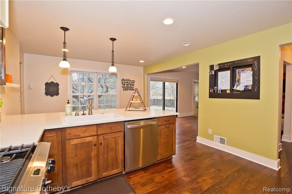 32370 Lahser Road Beverly Hills, MI 48025 - Photo 14 of 42