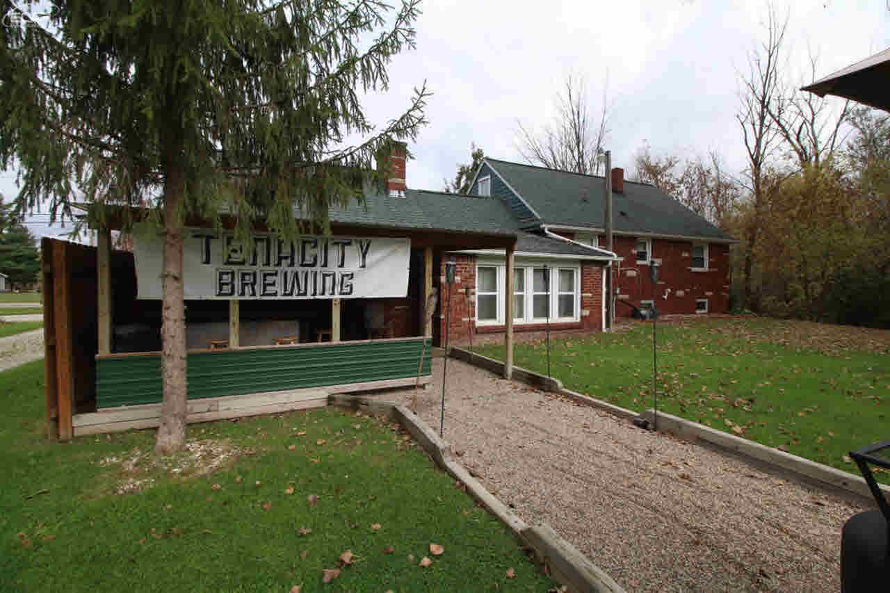 12164 Davison Road Davison, MI 48423 - Photo 5 of 29 21385503-4.JPG