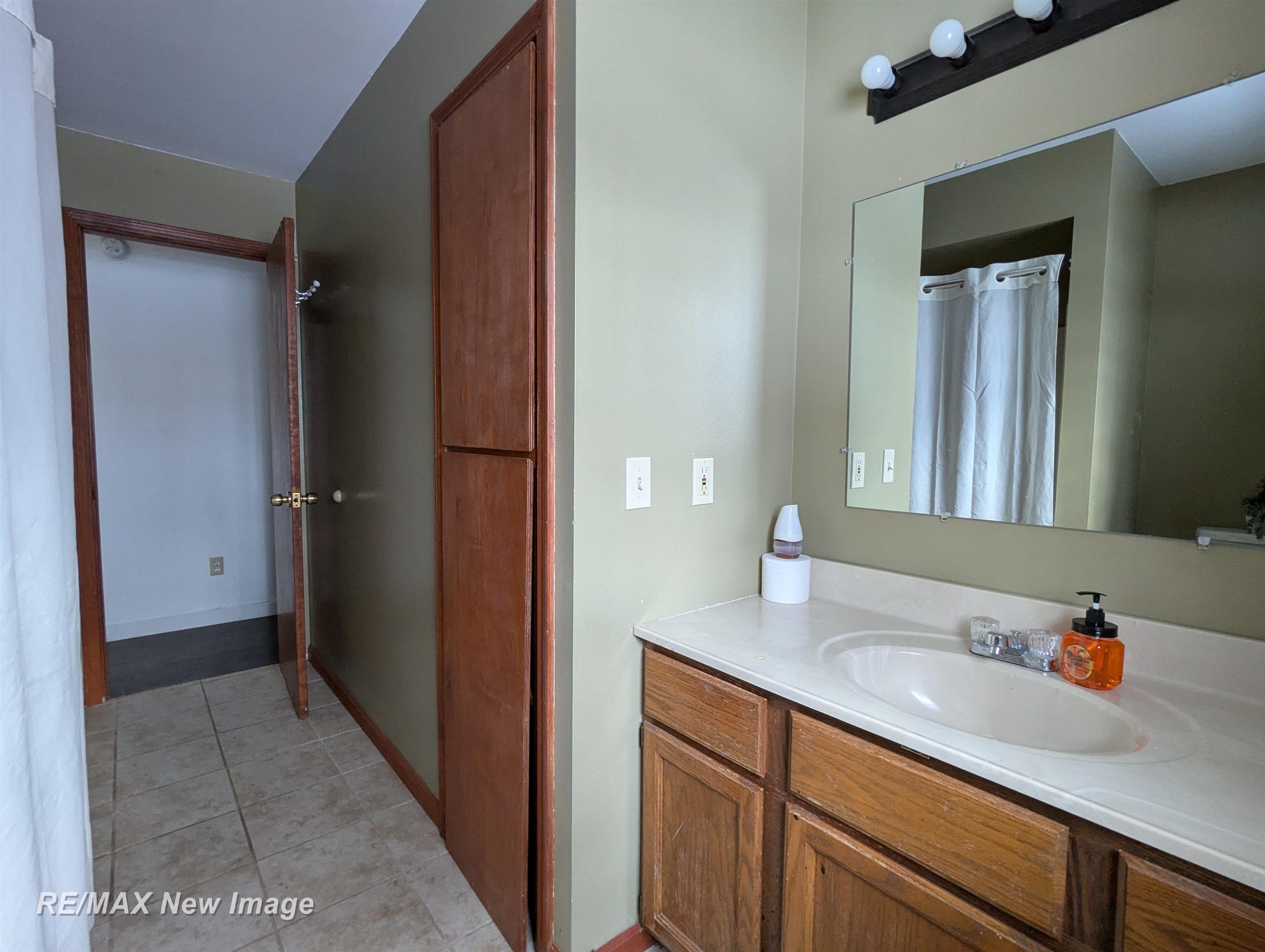 2312 Madsen Road Saginaw, MI 48601 - Photo 17 of 36 50164822-d1b0d4f6-1933-4ef4-bfd1-243f1062400c.JPG
