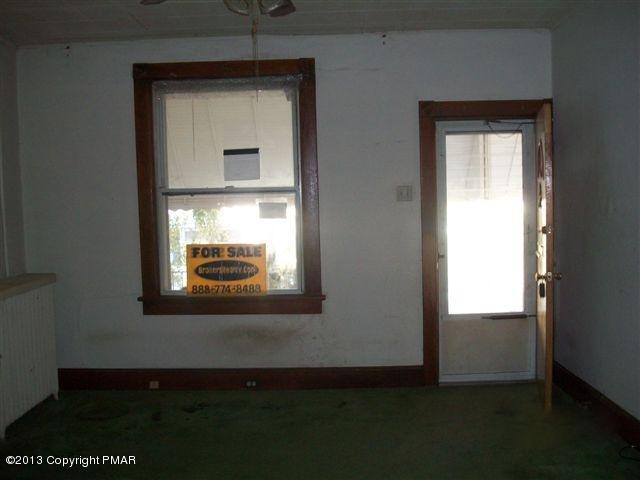 648 Peace Street Hazleton, PA 18201 - Photo 4 of 16 648 peace hazleton 004
