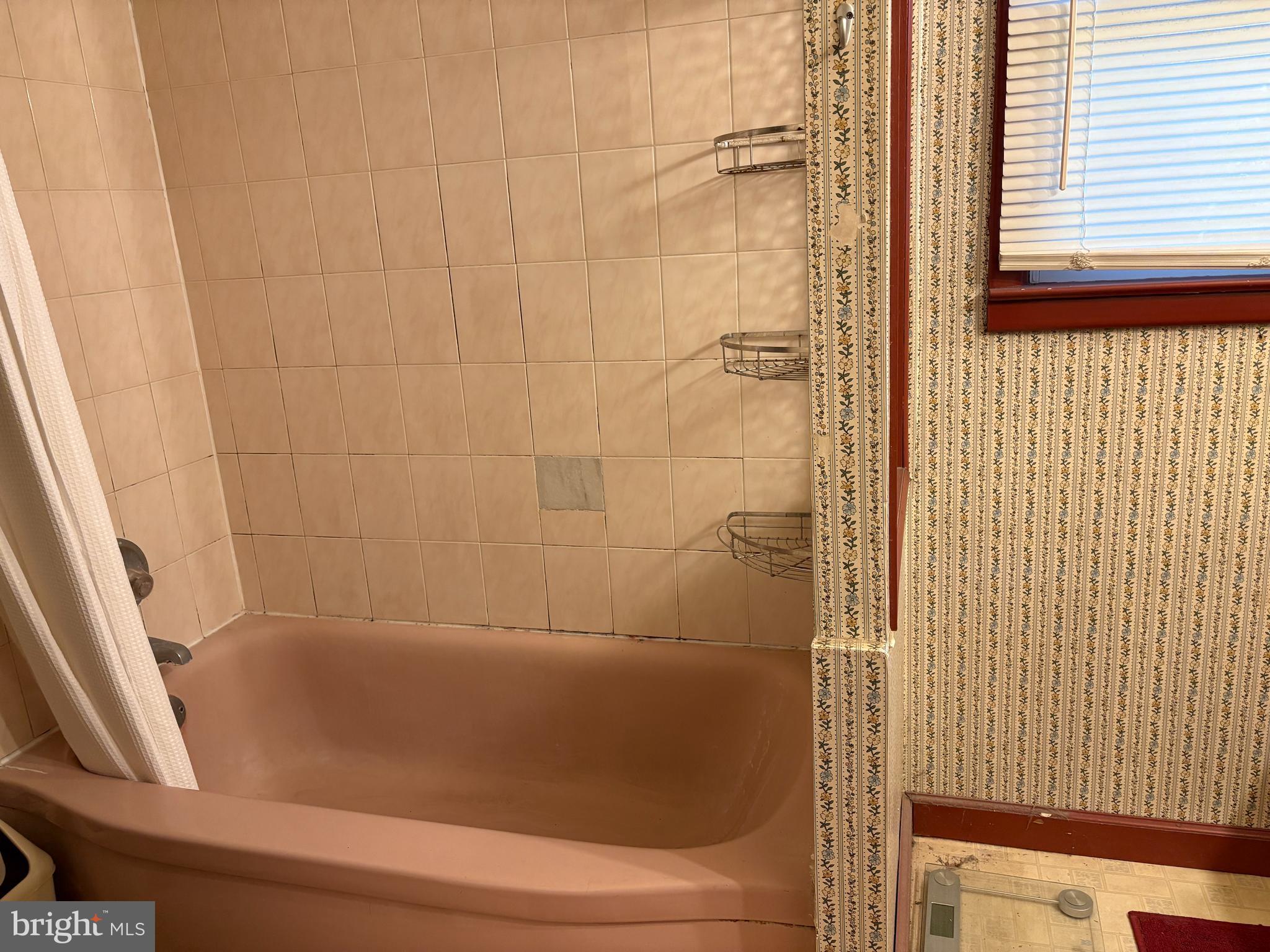 2204 New Albany Road Cinnaminson, NJ 08077 - Photo 17 of 22 a bathroom with a bathtub