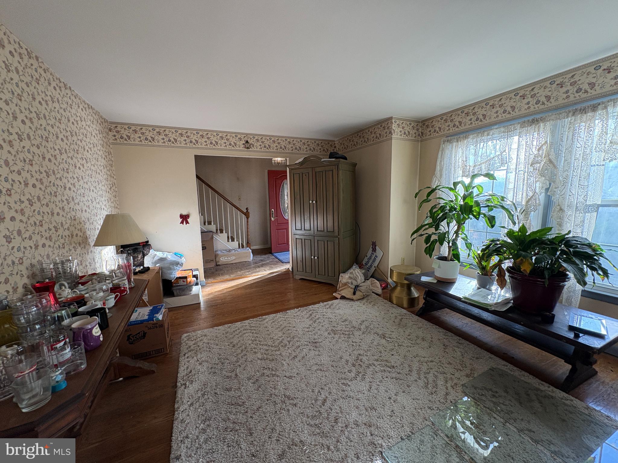 2204 New Albany Road Cinnaminson, NJ 08077 - Photo 5 of 22 a living room with furniture and a potted plant