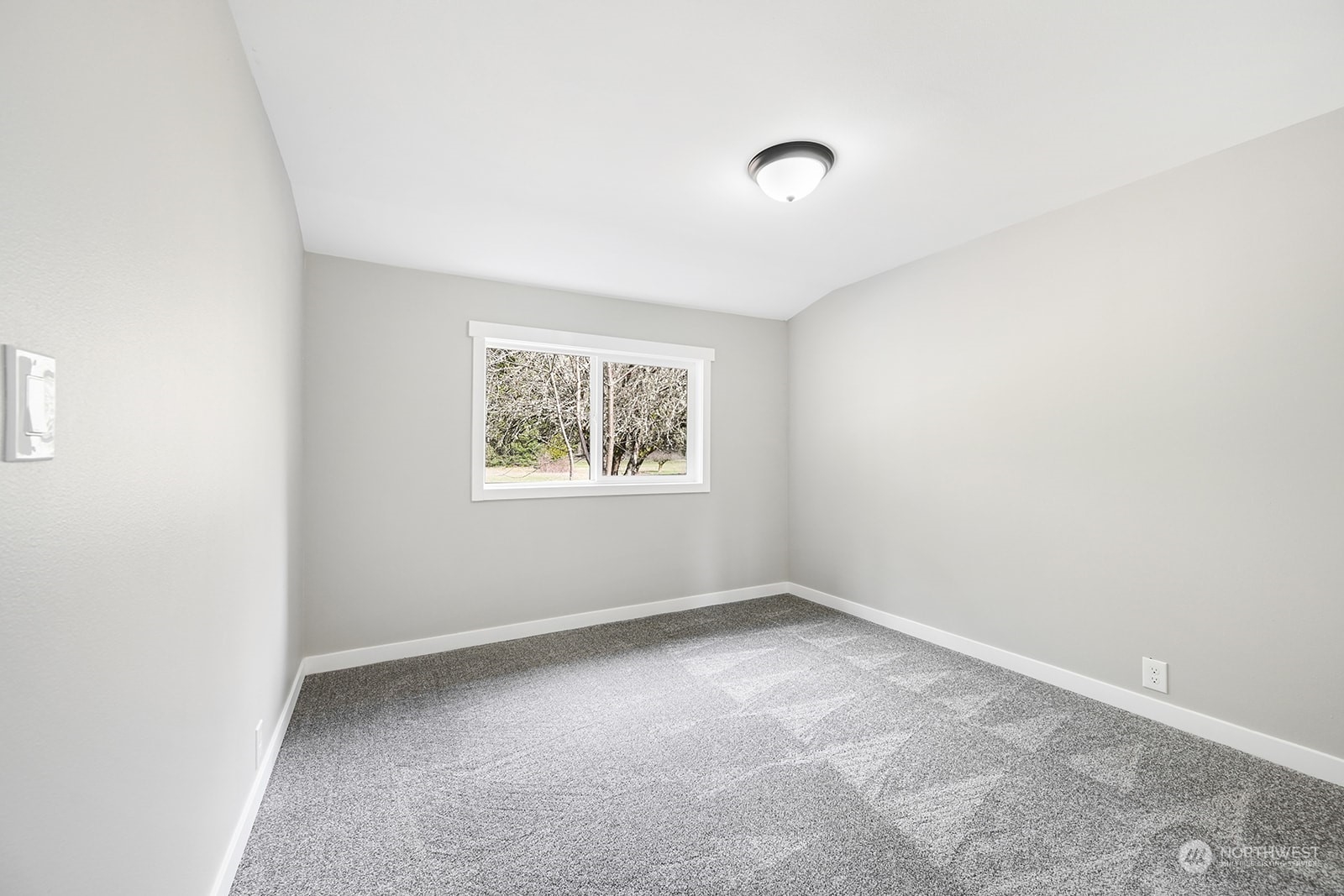 10841 Highway 12 Rochester, WA 98579 - Photo 20 of 23 an empty room with a window